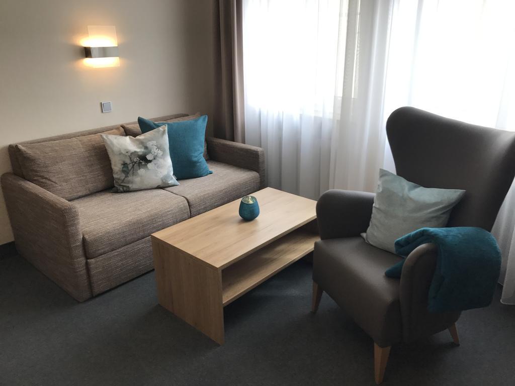 Hotel Kronprinz クルムバッハ エクステリア 写真