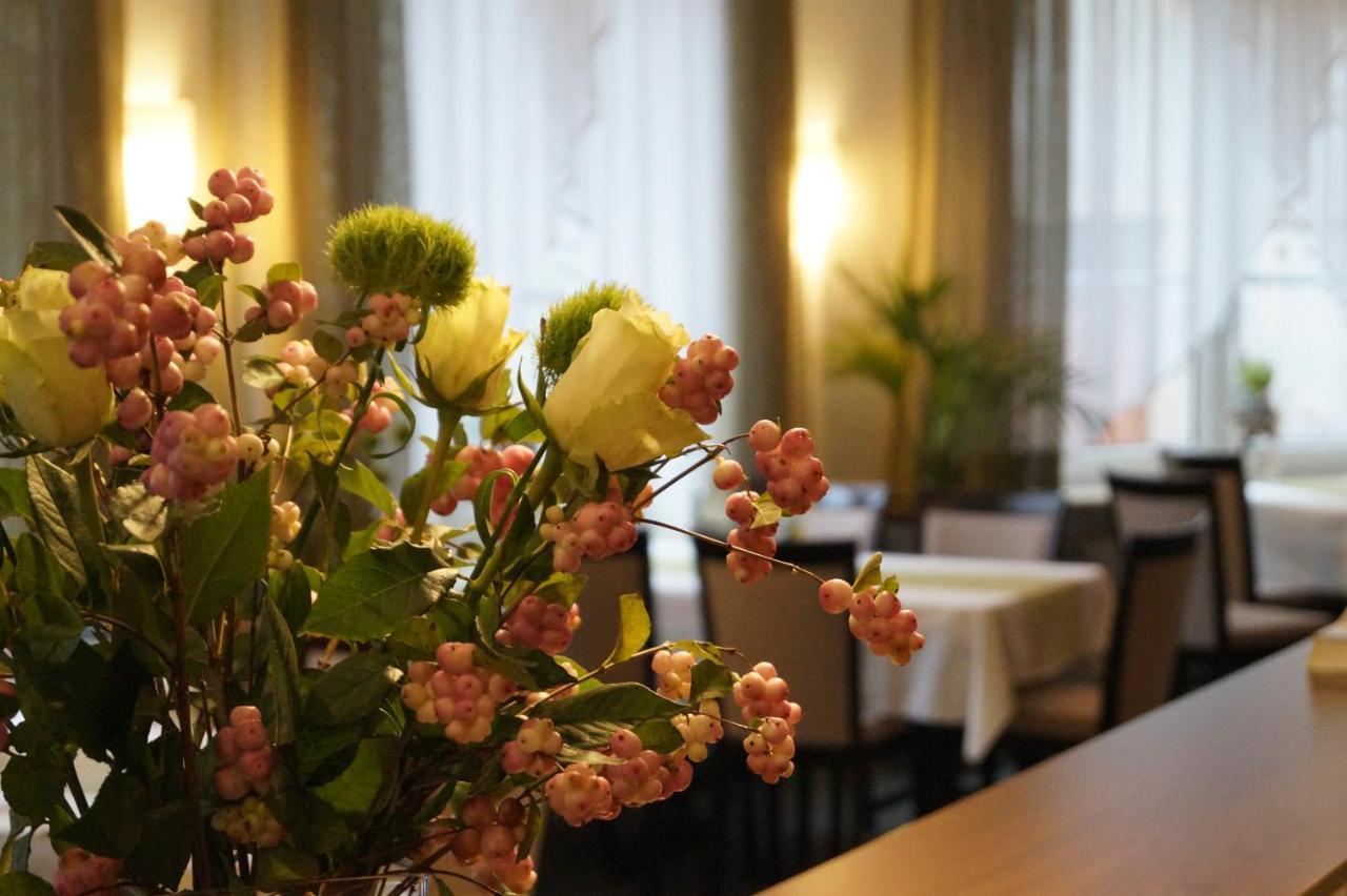 Hotel Kronprinz クルムバッハ エクステリア 写真